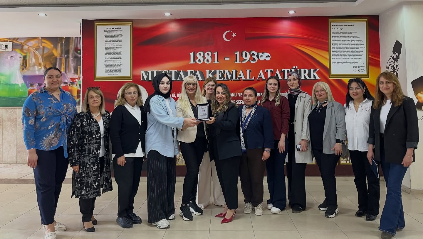 Çocuk ve Gençleri Destekleme Derneği’ne okulumuza gerçekleştirdikleri nazik ziyaretleri ve bizleri onurlandırdıkları… (Instagram paylaşımından görsel)