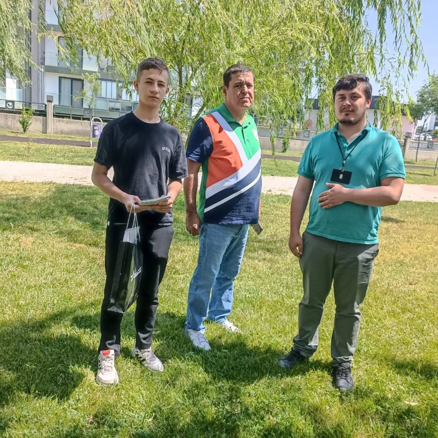 LGS heyecanı yaşayan velilerimize ve öğrencilerimize okulumuzu tanıtarak başarı dileklerinde bulunduk.: fotoğraf 2