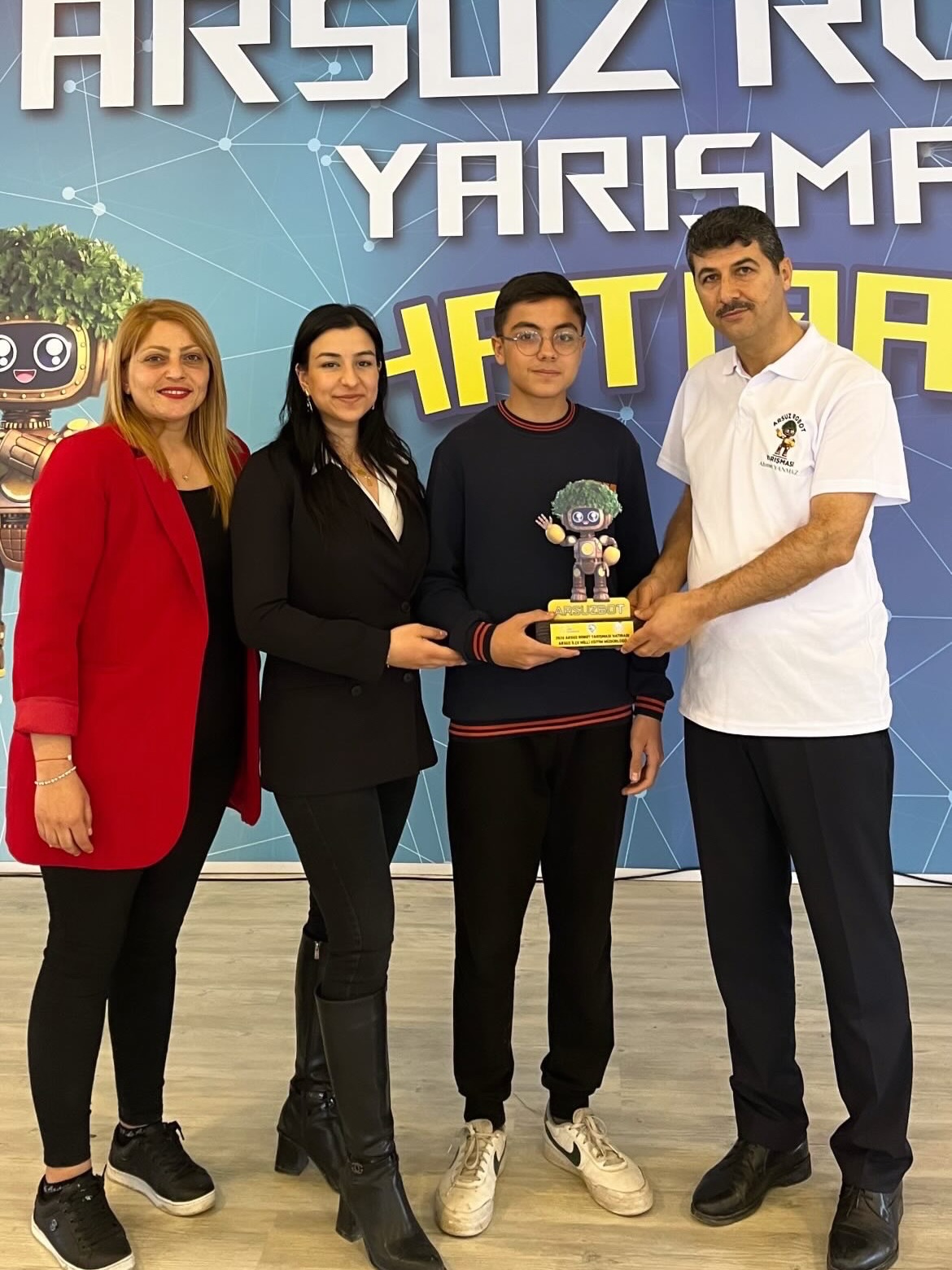 Gururluyuz! Hatay Robot Yarışması AI- FİŞ kategorisinde, Arsuz ilçemizde düzenlenen ve tam 33 okulun katıldığı… (Instagram paylaşımından görsel)