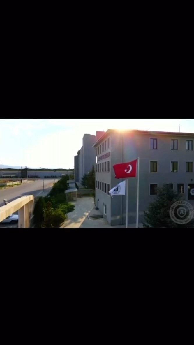 Bu okulda İŞ VAR! 8. yılımıza daha büyük bir heyecanla DEVAM EDİYORUZ. Afyonkarahisar OSB içerisinde yer alan okulumuz… (Instagram paylaşımından görsel)