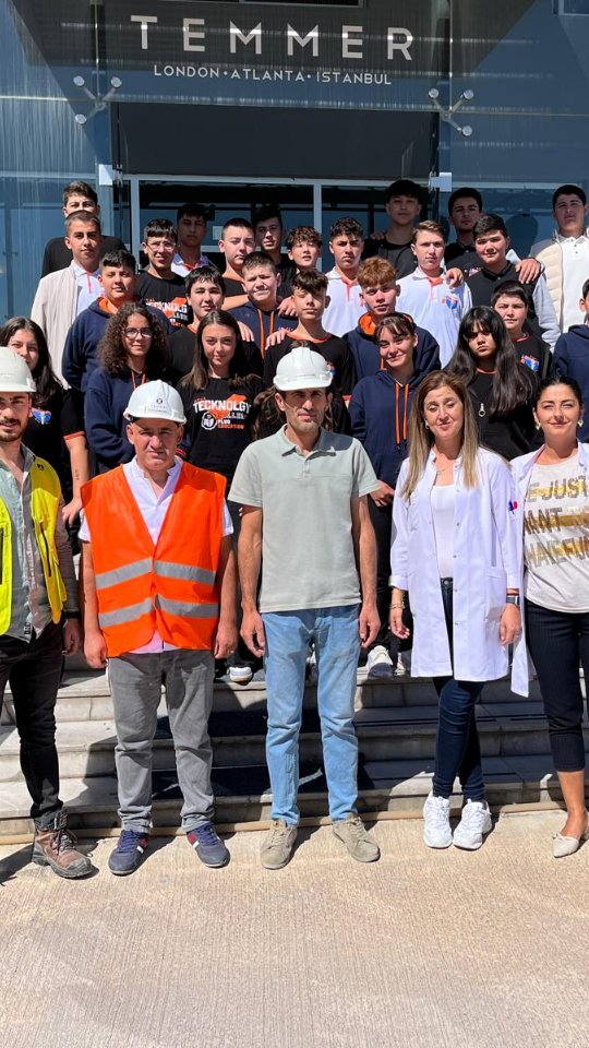 9. Sınıf öğrencilerimiz ile ilk işletme gezimizi Okul Müdürümüz Murat OKTAY, Meslek Dersi Öğretmenlerimiz Kübra… (Instagram paylaşımından görsel)