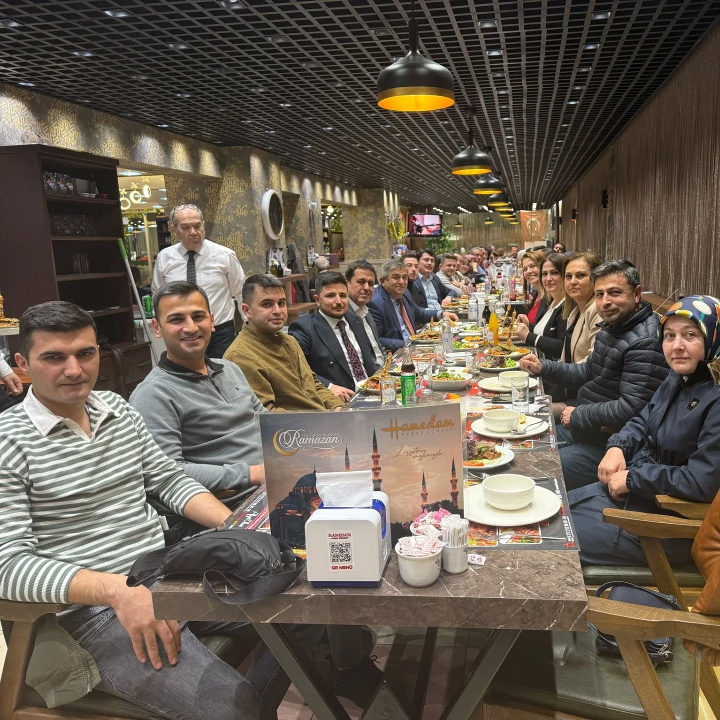 Afyon Özel Teknoloji Koleji ailesi olarak Sandıklı, Uşak ve Ankara'dan teşrif eden misafirlerimiz ile iftar yemeğinde… (Instagram paylaşımından görsel)