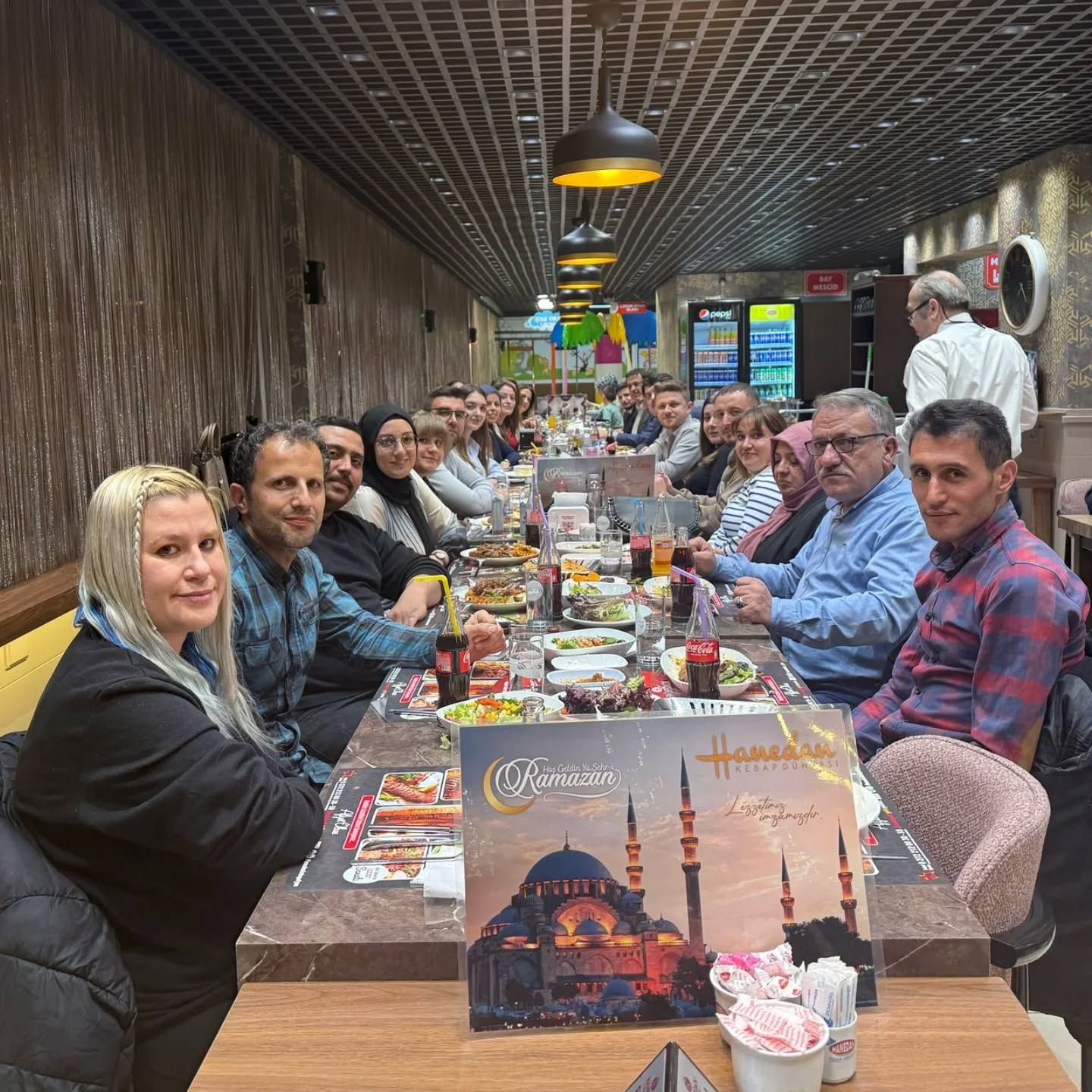 Afyon Özel Teknoloji Koleji ailesi olarak Sandıklı, Uşak ve Ankara'dan teşrif eden misafirlerimiz ile iftar yemeğinde…: fotoğraf 2