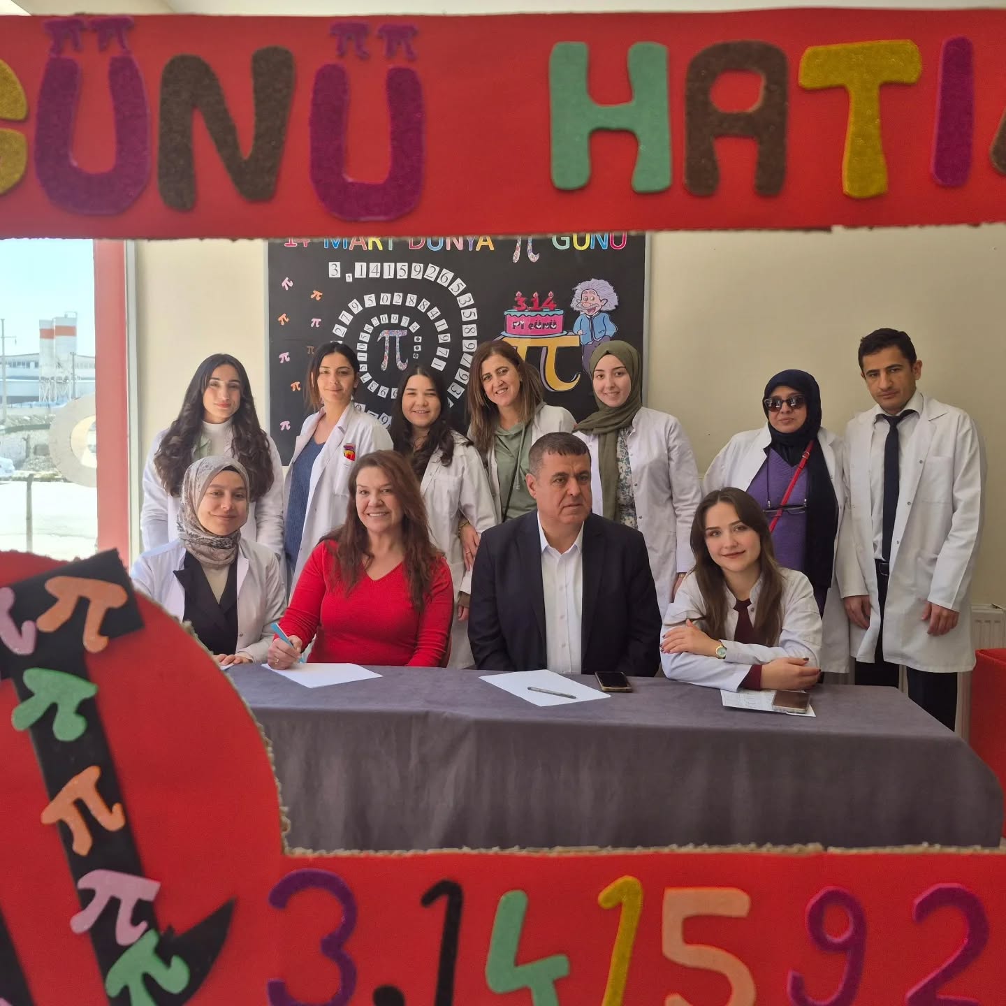 14 Mart Pi Günü kapsamında öğretmen ve öğrencilerimizin birlikte yarıştığı, keyifli ve eğlenceli anların yaşandığı… (Instagram paylaşımından görsel)