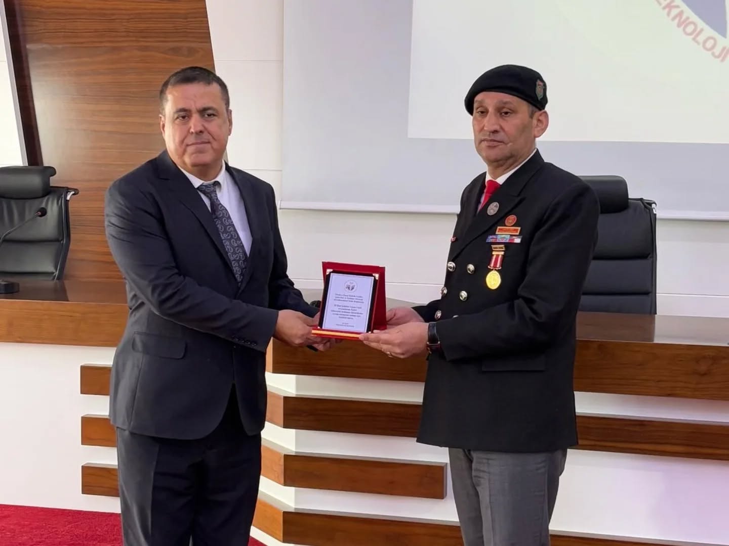 Türkiye Harp Malülü Gaziler Şehit Dul ve Yetimler Derneği Afyonkarahisar Şube Başkanı İsmail Kumartaş'a 18 Mart…: fotoğraf 2