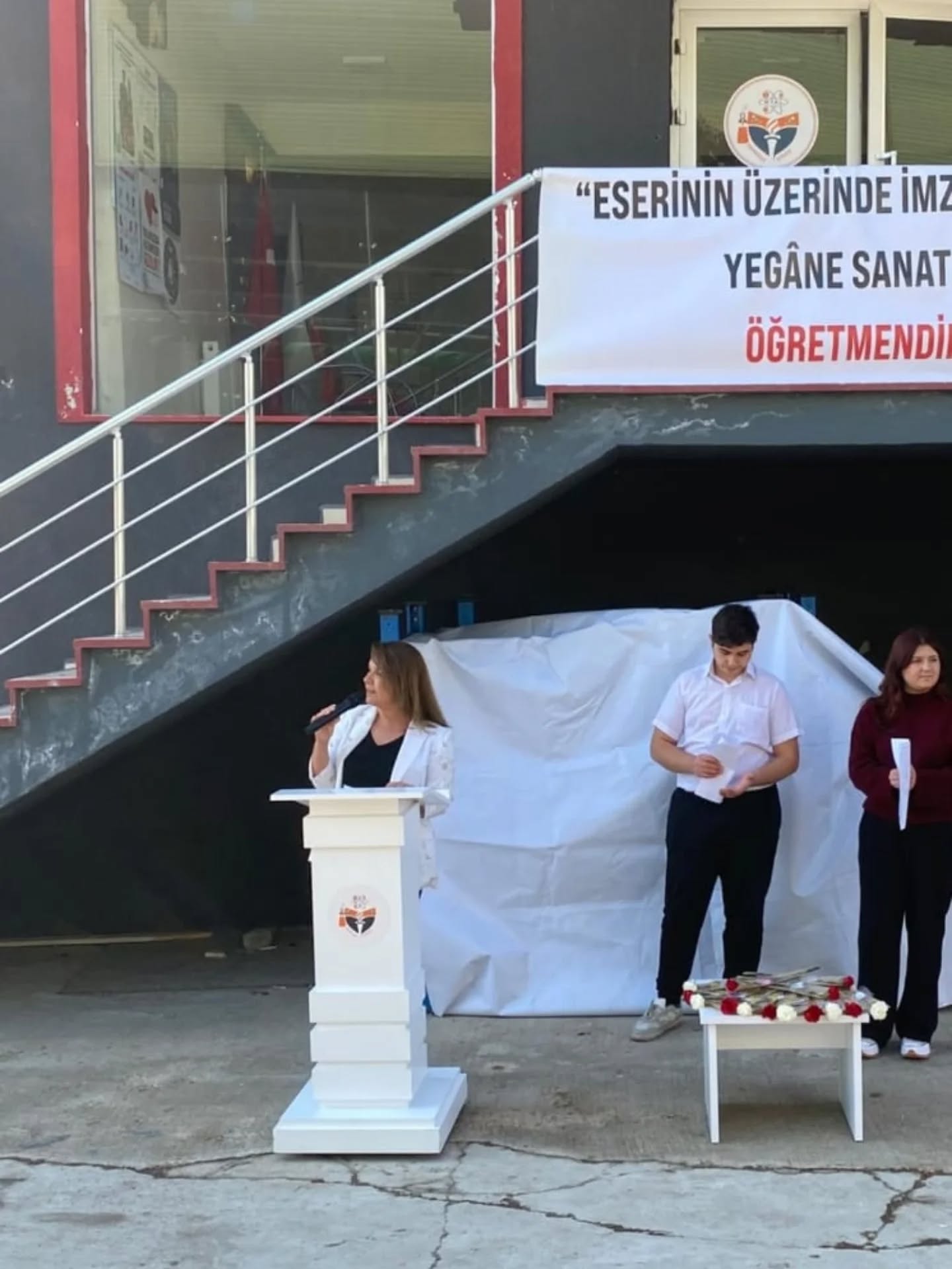 “Öğretmenler Günü törenimizde, eğitime adanmış kalplerimizi bir araya getirdik. Öğrencilerimizin hazırladığı programla…: fotoğraf 2