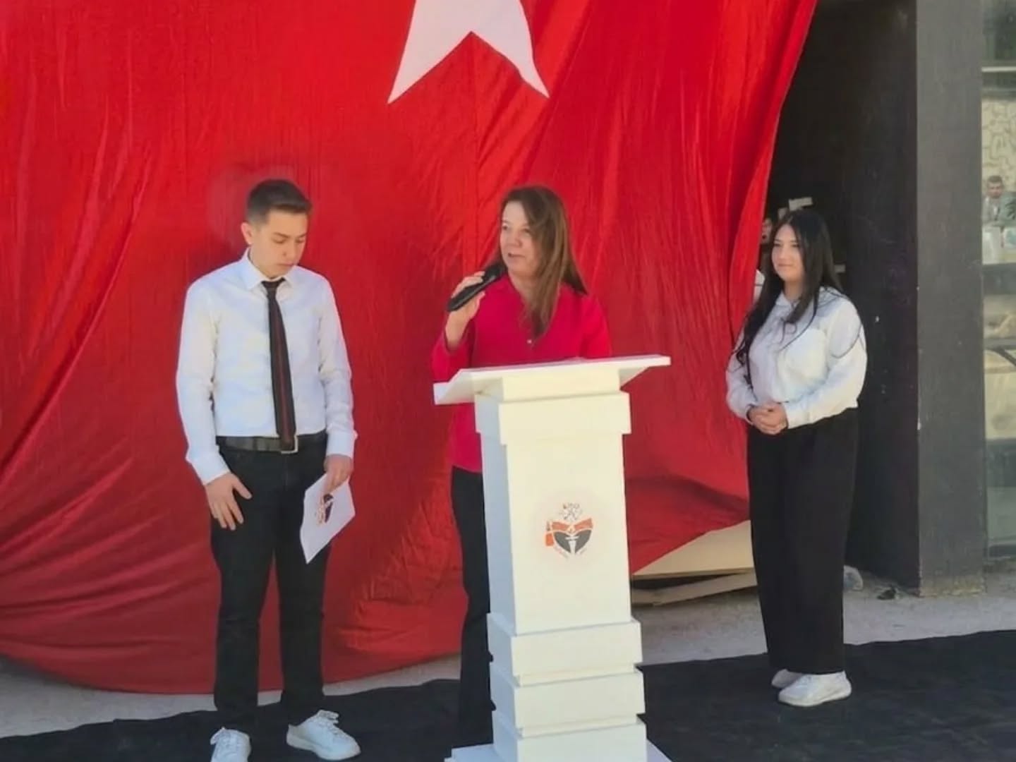 Bağımsızlığımızın ve milli birlik ruhumuzun sembolü olan İstiklal Marşı’mızı büyük bir gurur ve saygıyla anıyoruz.…: fotoğraf 4