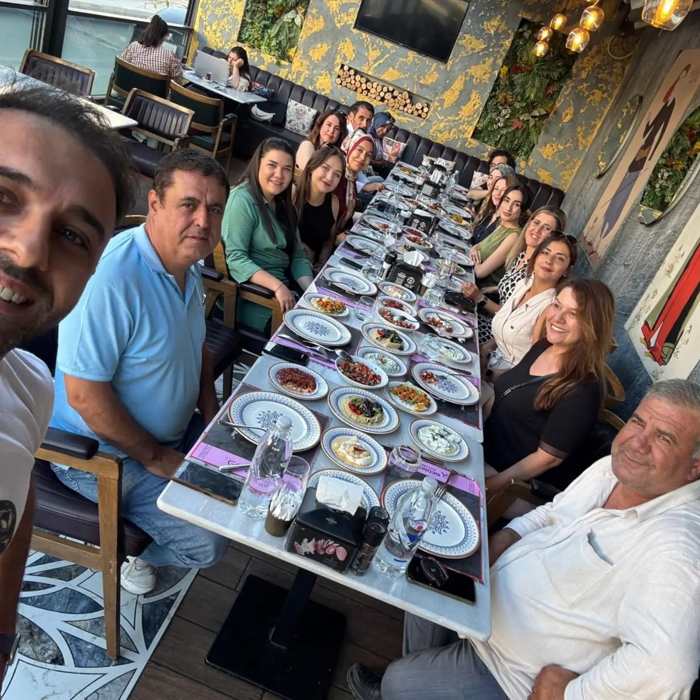 Okulumuz öğretmenlerine yemek ikram ederek bizleri mutlu eden Ersin Akpınar’a en içten teşekkürlerimizi sunarız. Bu…: fotoğraf 2