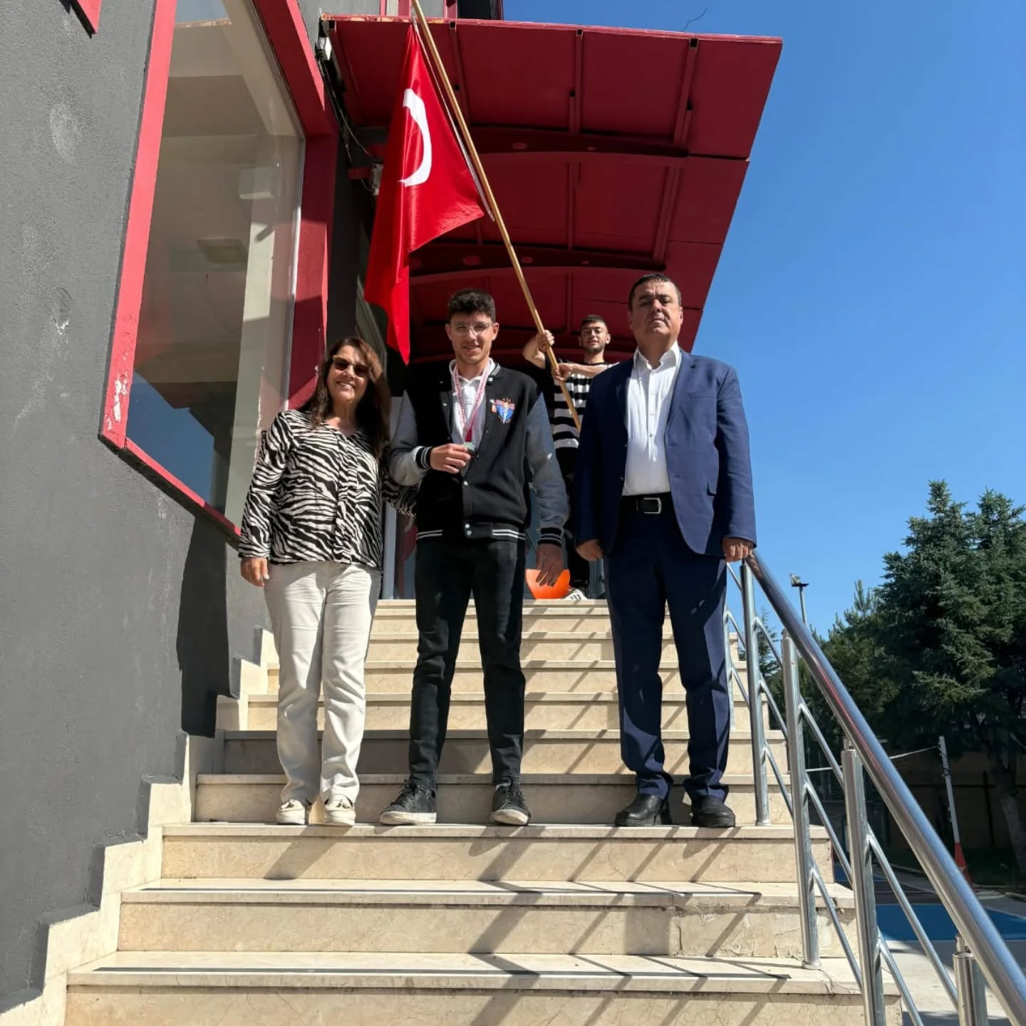 İlimizin gururu öğrencimiz Bedirhan Çumak' ı boks müsabakalarında Türkiye finallerinde göstermiş olduğu başarılarından… (Instagram paylaşımından görsel)