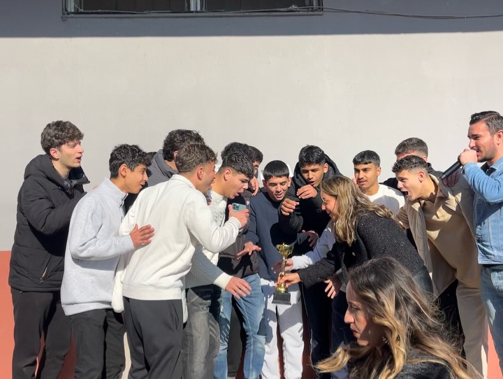 Okulumuz ,Gençlik Spor bakanlığı okul sporları kapsamında gençler A kategorisinde düzenlenen futbol turnuvasinda…: fotoğraf 3